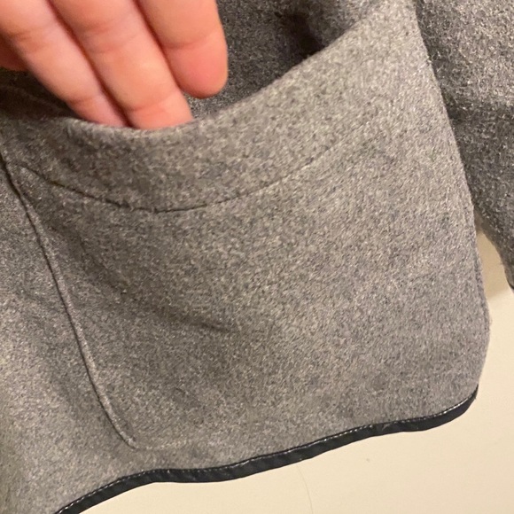 Gorgeous Woman’s blazer with leather trim - Picture 7 of 7